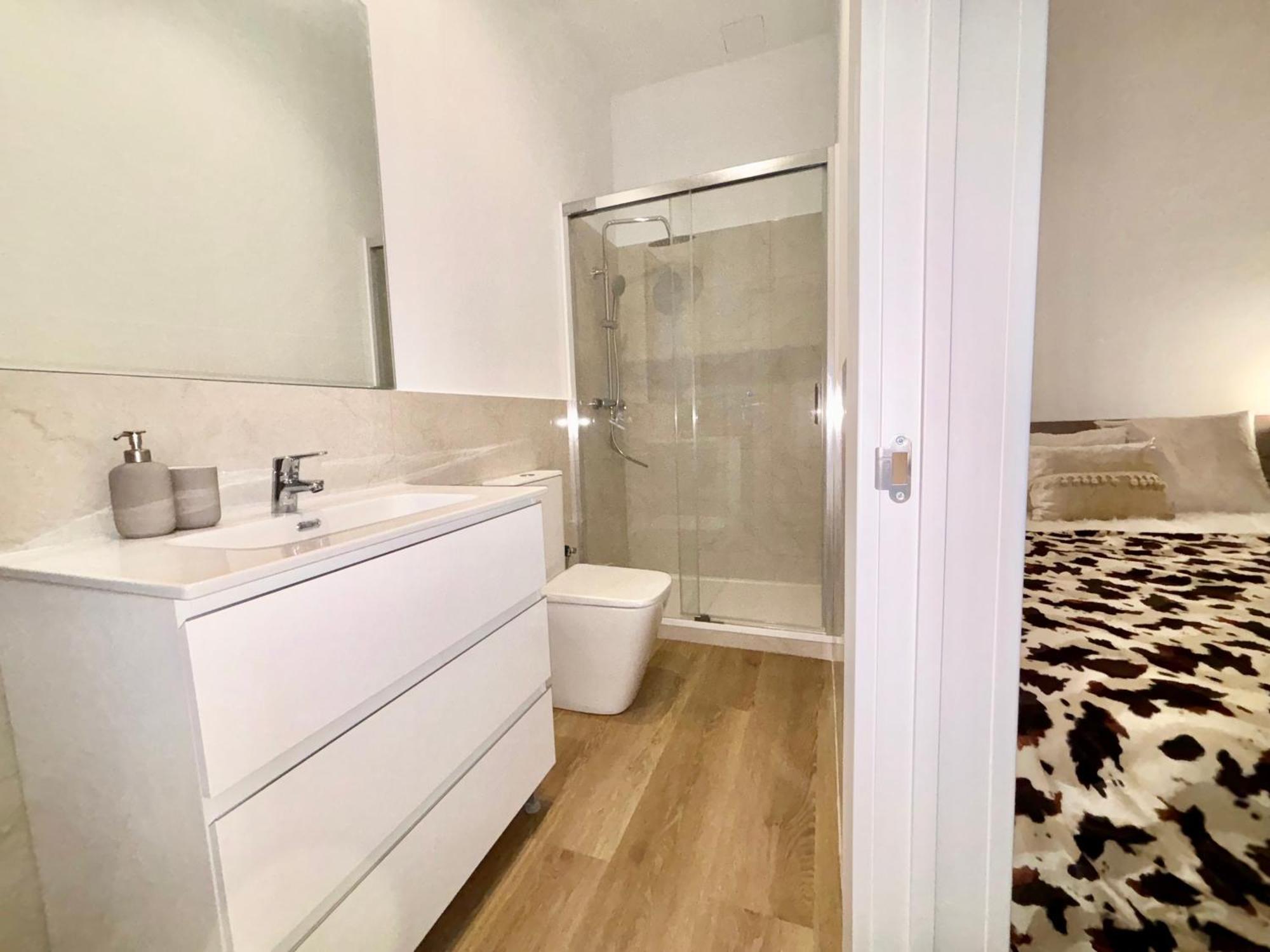 Piso Ideal Con 3 3 Banos Y Terraza * Barcelona